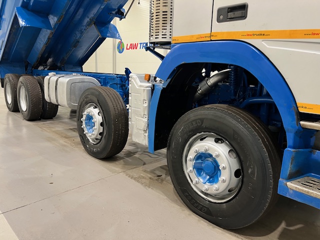 Volvo FMX 410 8×4 Day Cab Steel Tipper