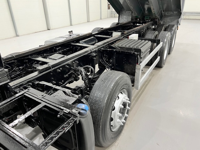 Volvo FM 400 8×4 Day Cab Tipper