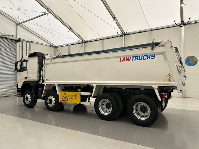 Volvo FM 410 8×4 Sleeper Cab Tar Spec Tipper