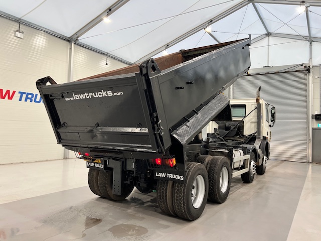 DAF CF85 360 8×4 Day Cab Steel Tipper