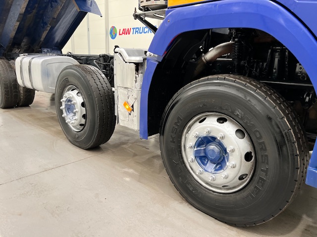 Volvo FM 410 8×4 Day Cab Steel Tipper