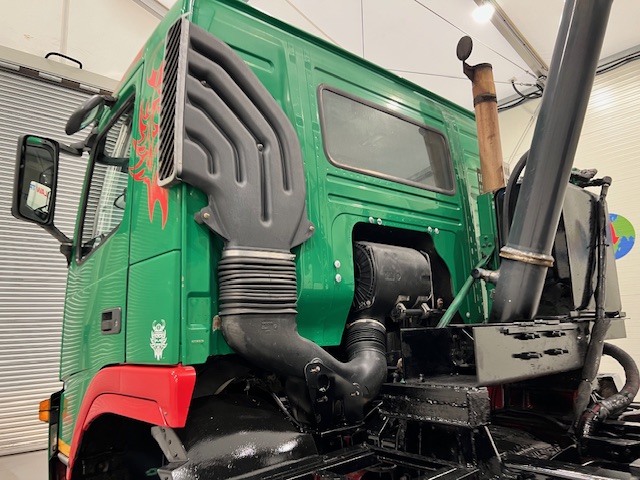 Volvo FM 400 8×4 Day Cab Tipper