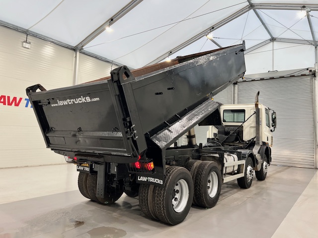 DAF CF85 360 8×4 Day Cab Steel Tipper