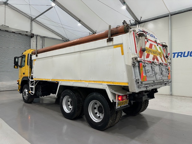 Volvo FM 300 6×4 Day Cab Tipper