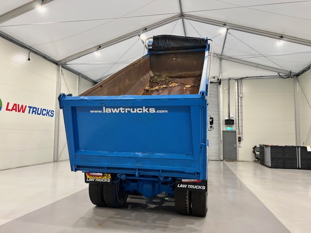 Volvo FMX 410 8×4 Day Cab Steel Tipper