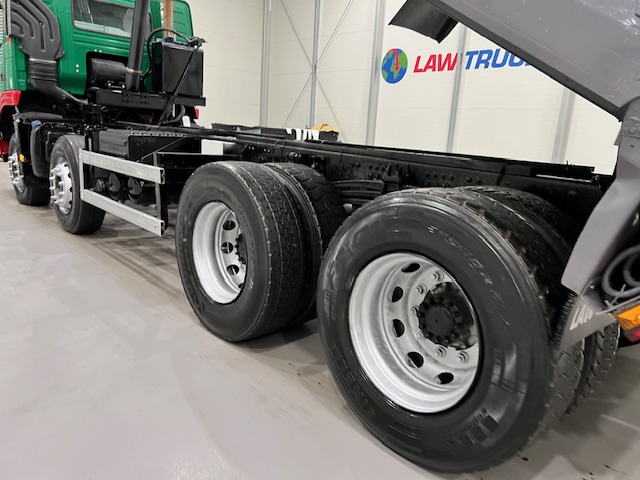 Volvo FM 400 8×4 Day Cab Tipper