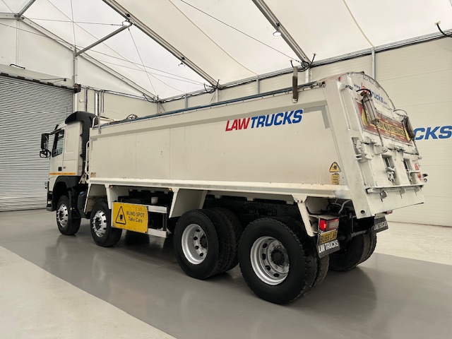 Volvo FM 410 8×4 Sleeper Cab Tar Spec Tipper