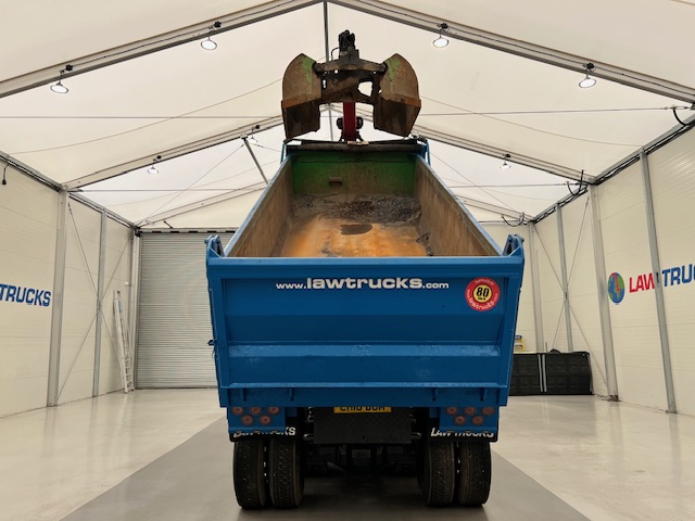Volvo FM 460 8×4 Steel Tipper Grab