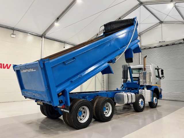 Volvo FMX 410 8×4 Day Cab Steel Tipper