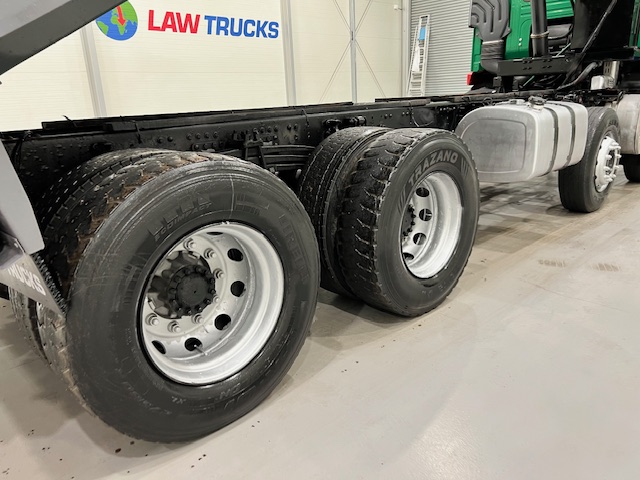 Volvo FM 400 8×4 Day Cab Tipper