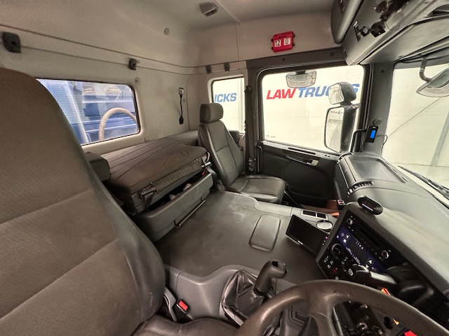 Scania P370 8×4 Sleeper Cab Tipper Manual
