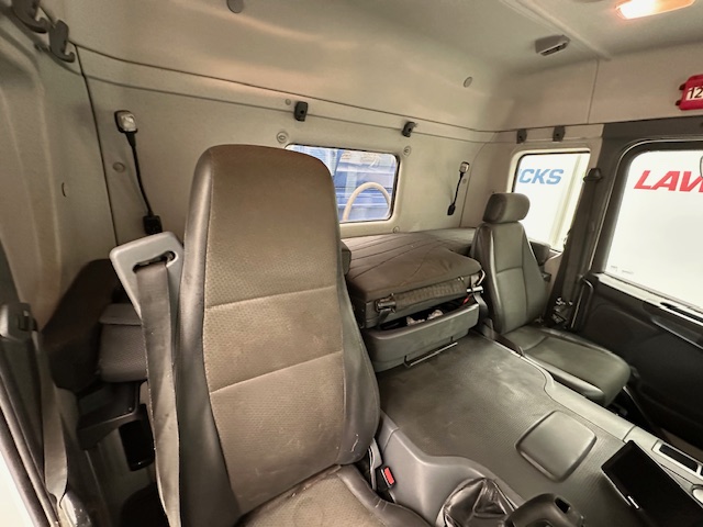 Scania P370 8×4 Sleeper Cab Tipper Manual