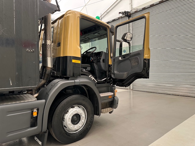 Scania P400 8×4 Day Cab Bulk Tipper Manual