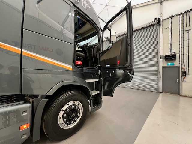 Volvo FH 500 6×2 Midlift Tractor Unit