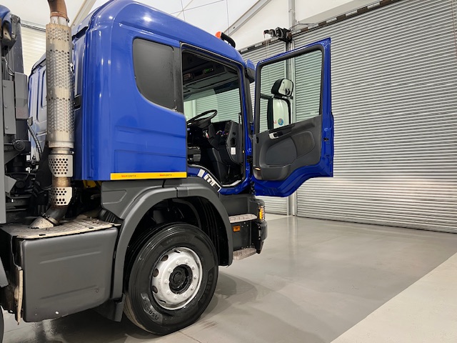 Scania P370 8×4 Sleeper Cab Tipper Manual