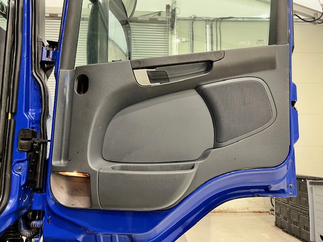 Scania P370 8×4 Sleeper Cab Tipper Manual