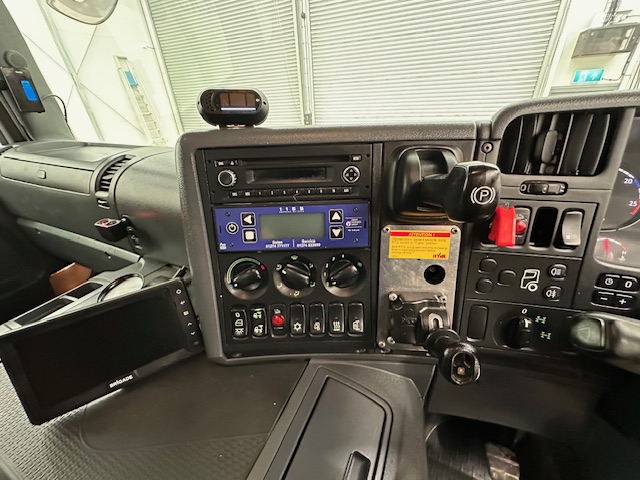 Scania P370 8×4 Sleeper Cab Tipper Manual