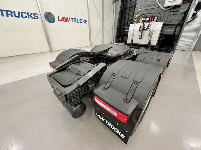 Volvo FH 500 6×2 Midlift Tractor Unit