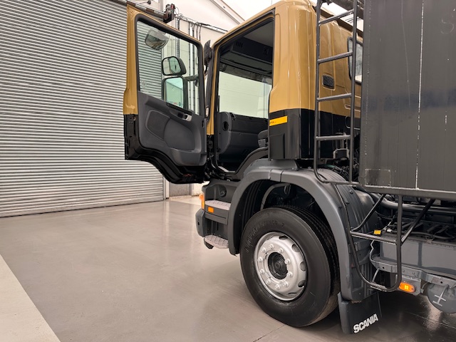 Scania P400 8×4 Day Cab Bulk Tipper Manual