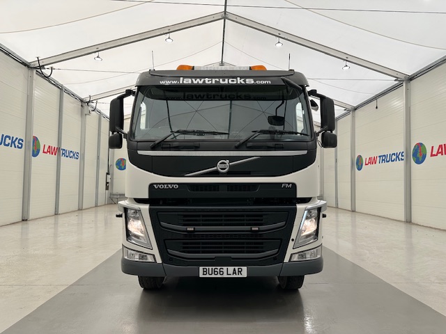 Volvo FM 410 8×4 Sleeper Cab Tar Spec Tipper