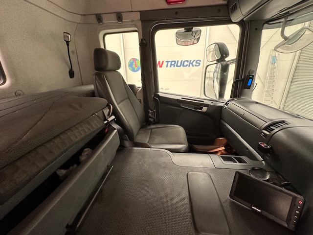 Scania P370 8×4 Sleeper Cab Tipper Manual