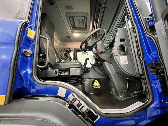 Scania P370 8×4 Sleeper Cab Tipper Manual