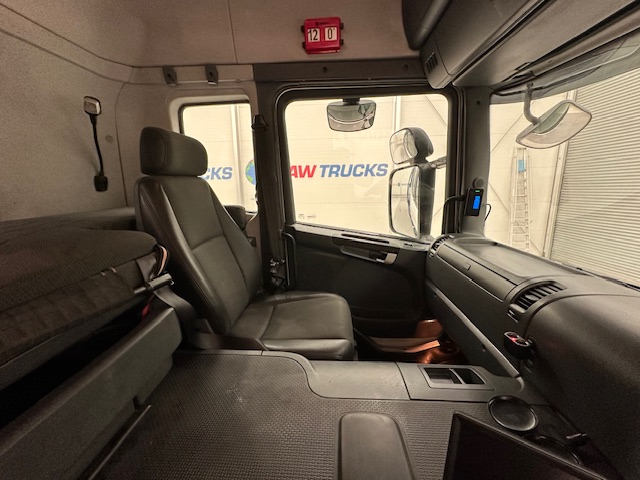 Scania P370 8×4 Sleeper Cab Tipper Manual