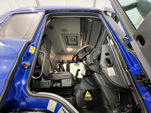 Scania P370 8×4 Sleeper Cab Tipper Manual