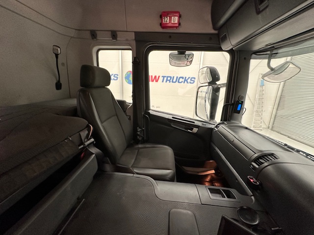 Scania P370 8×4 Sleeper Cab Tipper Manual