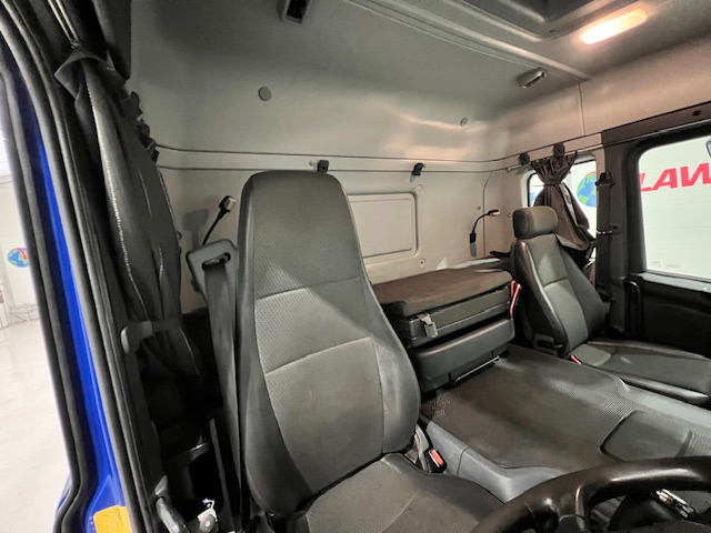 Scania P370 8×4 Sleeper Cab Tipper Manual