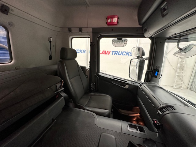 Scania P370 8×4 Sleeper Cab Tipper Manual