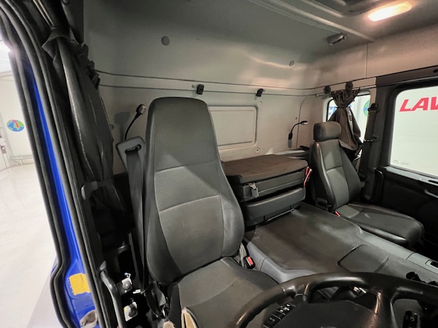 Scania P370 8×4 Sleeper Cab Tipper Manual