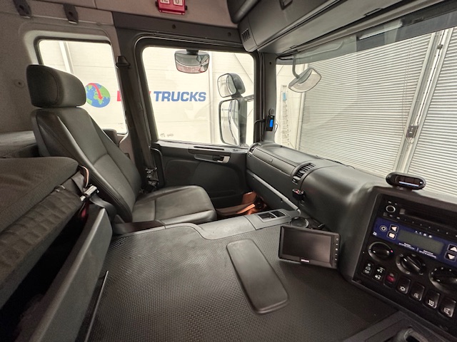 Scania P370 8×4 Sleeper Cab Tipper Manual