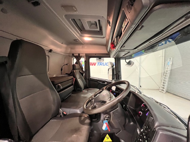 Scania P370 8×4 Sleeper Cab Tipper Manual