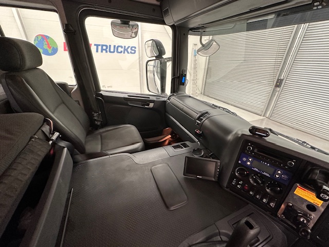 Scania P370 8×4 Sleeper Cab Tipper Manual