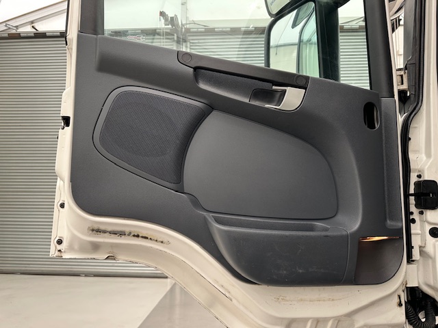 Scania P370 8×4 Sleeper Cab Tipper Manual