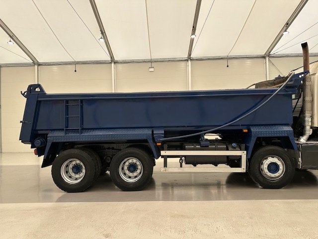 Scania P370 8×4 Sleeper Cab Tipper Manual