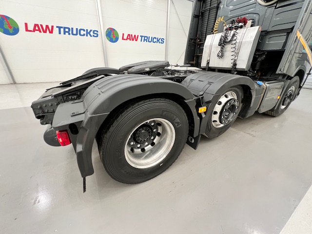 Volvo FH 500 6×2 Midlift Tractor Unit