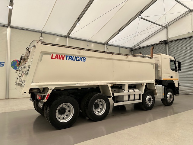 Volvo FM 410 8×4 Sleeper Cab Tar Spec Tipper