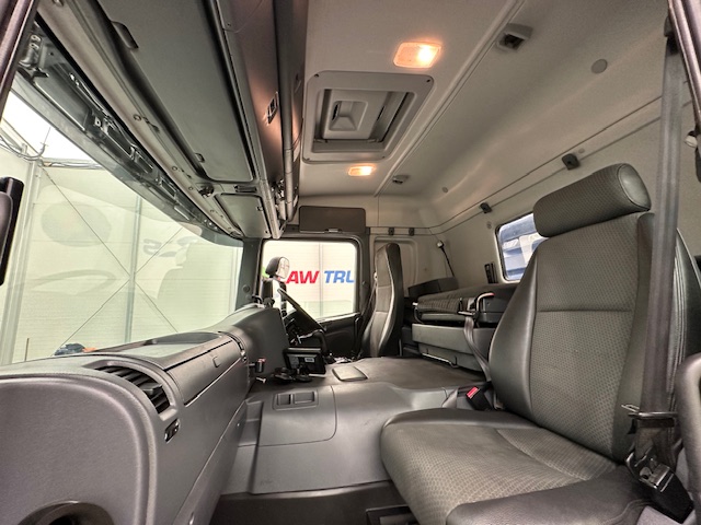 Scania P370 8×4 Sleeper Cab Tipper Manual