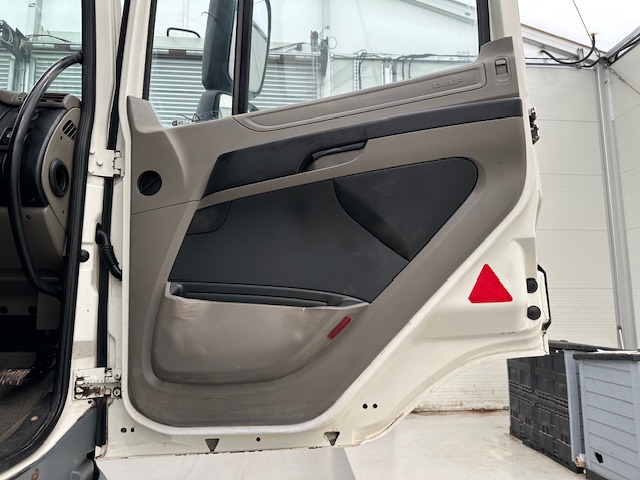 DAF CF85 410 8×4 Day Cab Steel Tipper Grab