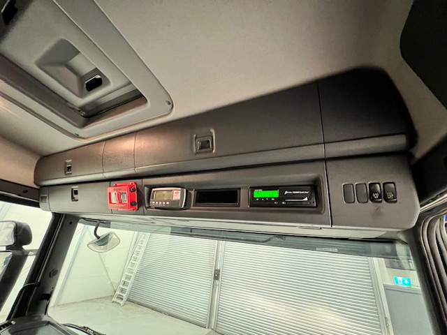 Scania P370 8×4 Sleeper Cab Tipper Manual