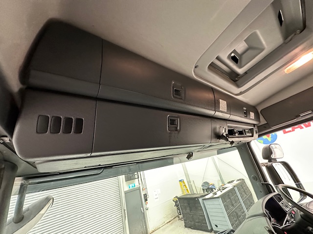 Scania P370 8×4 Sleeper Cab Tipper Manual