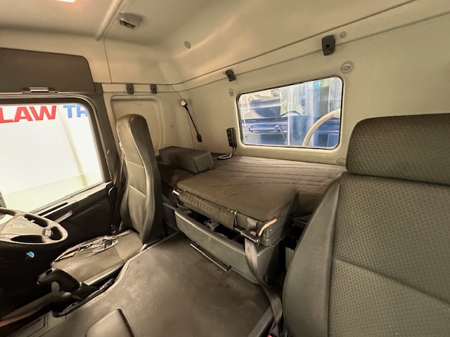 Scania P370 8×4 Sleeper Cab Tipper Manual