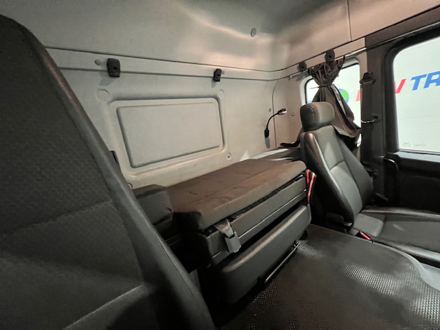 Scania P370 8×4 Sleeper Cab Tipper Manual