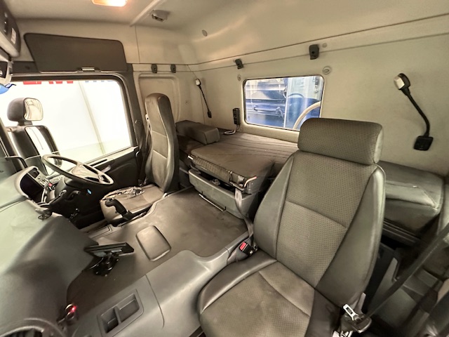 Scania P370 8×4 Sleeper Cab Tipper Manual