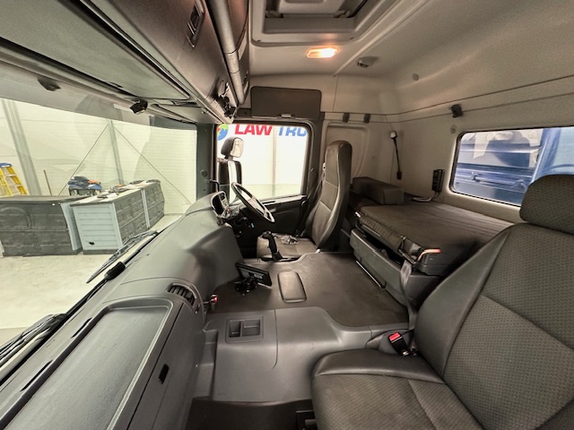 Scania P370 8×4 Sleeper Cab Tipper Manual