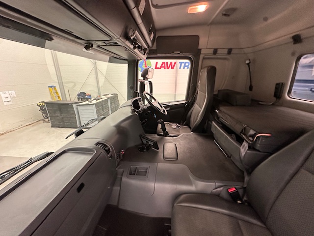 Scania P370 8×4 Sleeper Cab Tipper Manual