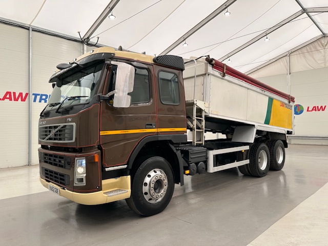 Volvo FM9 300 6×4 Sleeper Cab Tipper Manual