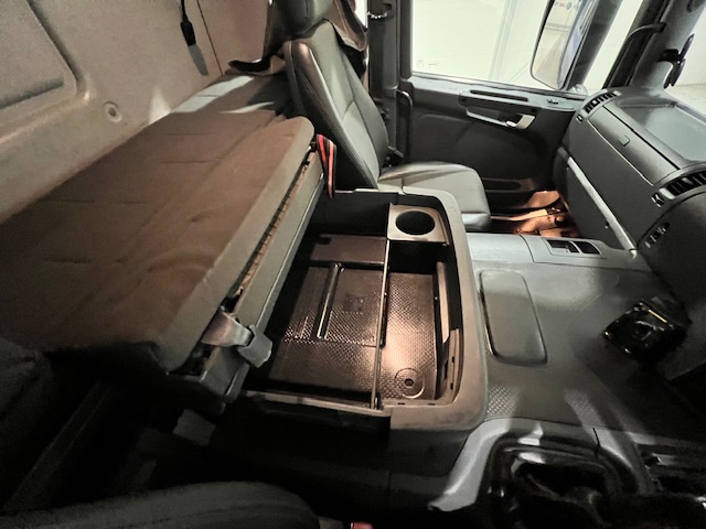Scania P370 8×4 Sleeper Cab Tipper Manual